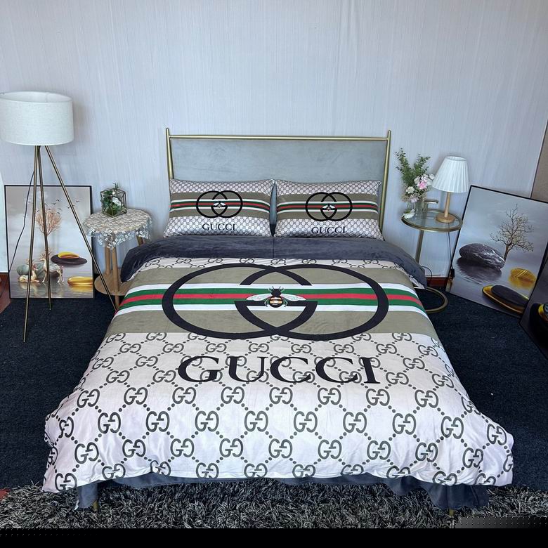 Gucci 2.0x2.3m 30